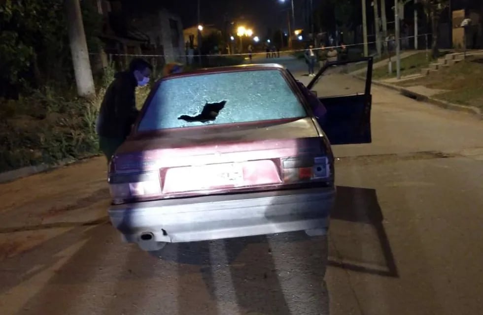 Así quedó el auto en el que se movilizaban los malvivientes por la zona de Merlo - Prensa Policía Bonaerense