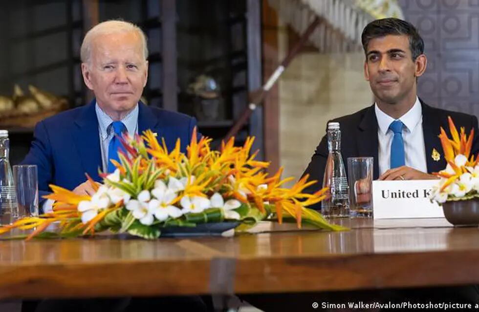 El presidente de EE.UU., Joe Biden, y el primer ministro de Reino Unido, Rishi Sunak, reunidos previo a la cumbre del G7 que se celebra en Hiroshima, Japón, para continuar con las sanciones a Rusia.