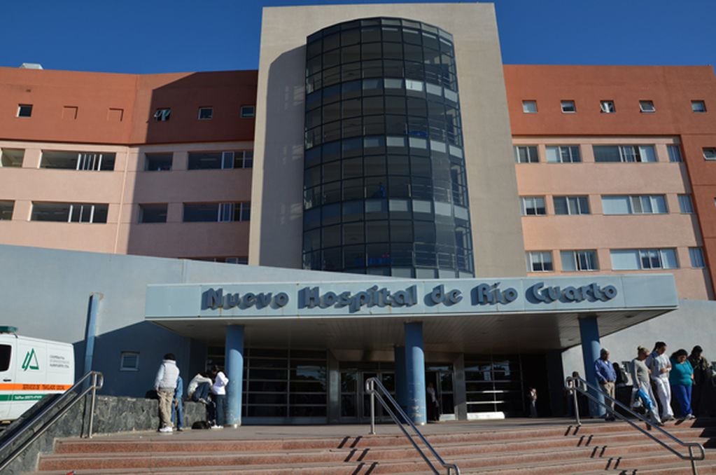 El insólito episodio ocurrió frente al Hospital San Antonio de Padua de Río Cuarto. Foto: Web.