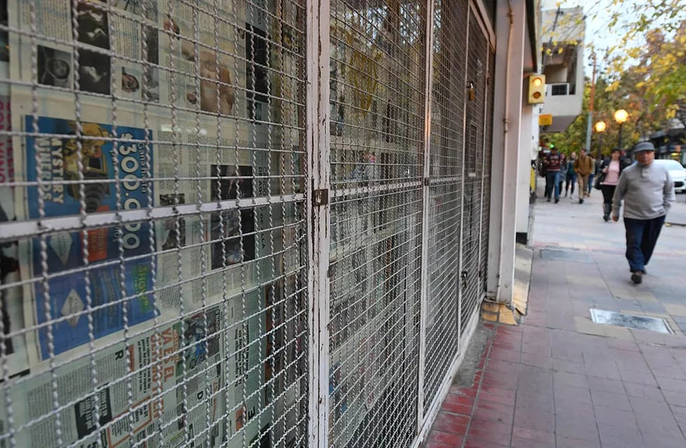 Local cerrado en calle Rivadavia. Por la crisis muchos comercios y otras empresas cerraron este año.