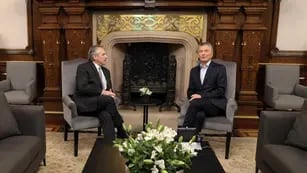 Inaugural. Alberto Fernández y Mauricio Macri en la imagen que abrió la transición de gobierno que conducirá el 10 de diciembre. (Presidencia)