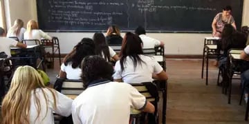 El Director General de Escuelas, José Thomas aseguró que no se cerrará el cuatrimestre de primaria y secundaria hasta después del receso.