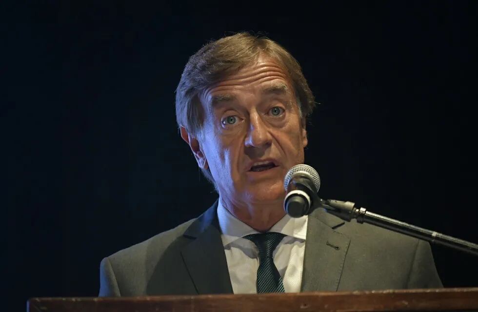 Rodolfo Suárez, gobernador de Mendoza, durante el acto de inicio de ciclo lectivo 2021. / Orlando Pelichotti