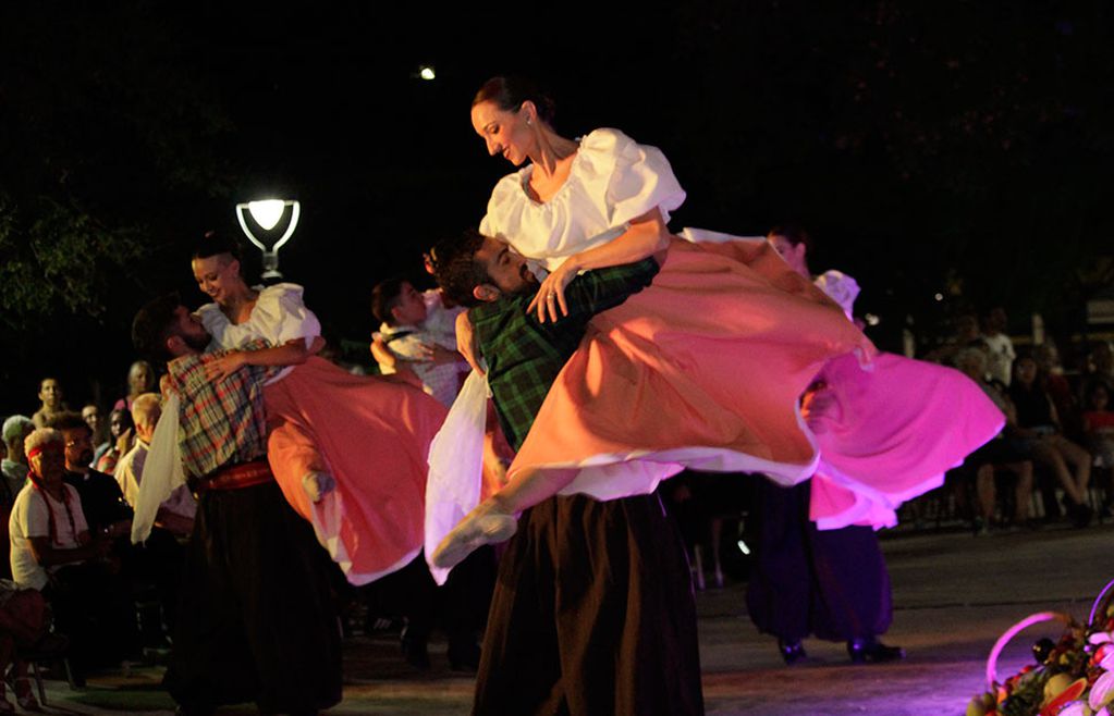 Danzas argentinas llenarán de ritmo la celebración.

