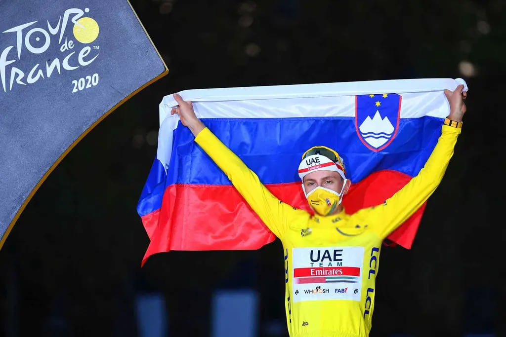 El ciclista esloveno Tadej Pogacar ganó por primera vez en la historia el Tour de Francia.