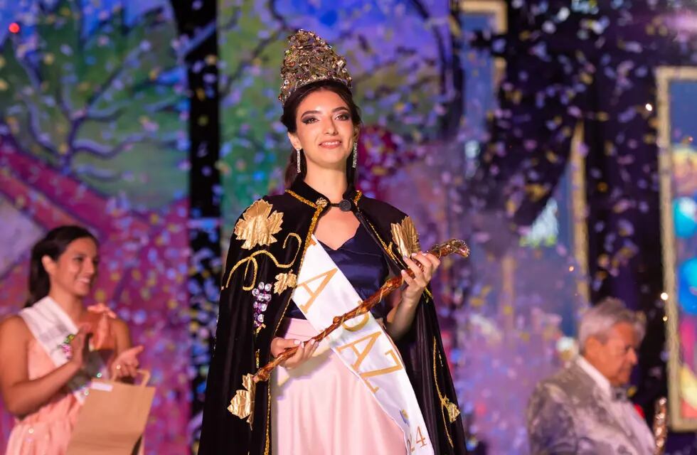 Vendimia 2024: La Paz coronó a Virginia Beneite como su Reina. Foto: Prensa La Paz