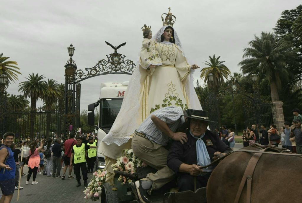 Carrusel de las Reinas 2024 (Orlando Pelichotti / Los Andes)