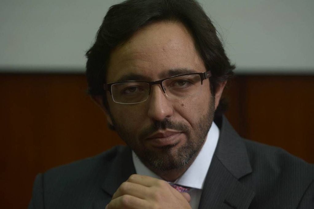 Fiscal de Estado Fernando Simón. Dictaminó en contra de la estrategia del Gobierno de avanzar con roll over sin aval legislativo.