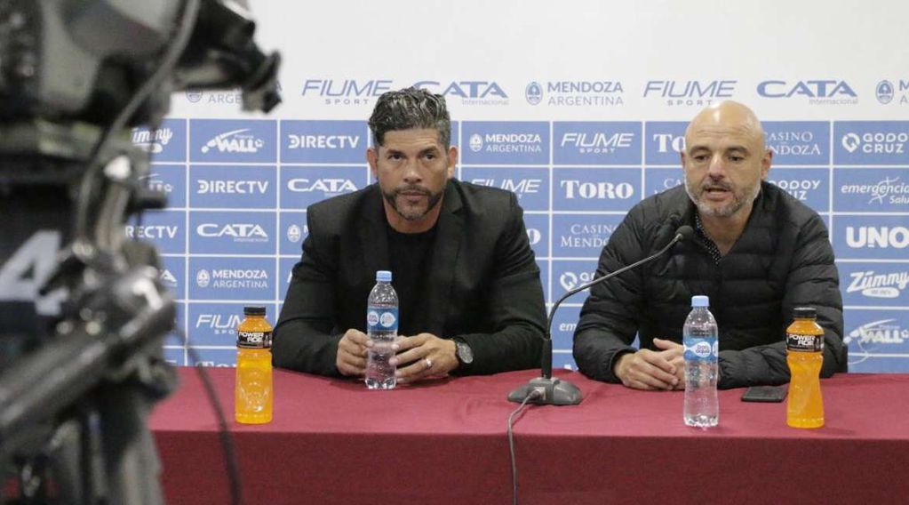 Los técnicos de Godoy Cruz, Sergio Gómez y Favio Orsi, tienen la difícil misión de dejar al Tomba en Primera. 