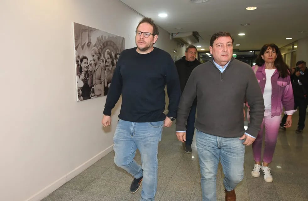 Omar Parisi junto a lucas Ilardo llegando al bunker justicialista. Foto: José Gutierrez