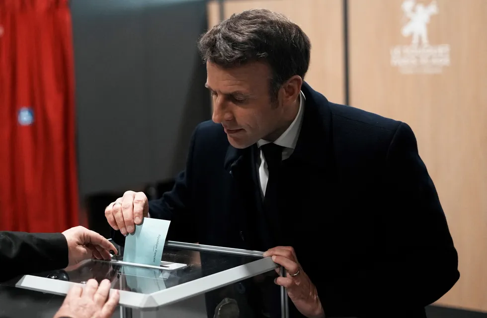 Emmanuel Macron y Merine Le Pen competirán en segunda vuelta.