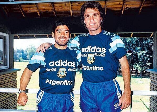 Ruggeri junto a Maradona en la Selección