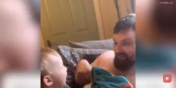 Este bebé de 11 meses ve a su padre sin barba por primera vez