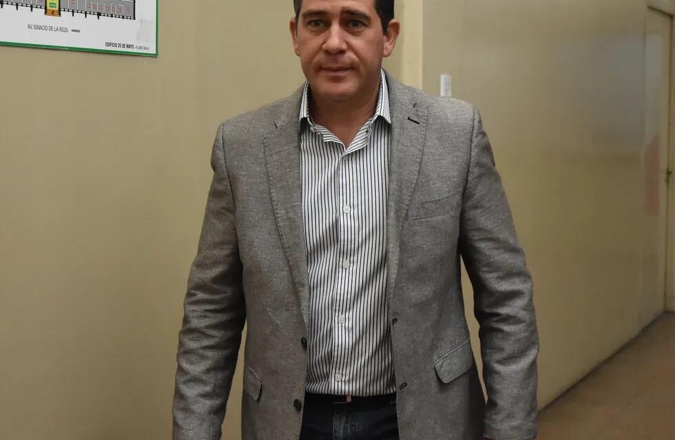 A pesar de que no se fue de la mejor manera del municipio, investigaciones judiciales mediante, José Castro consiguió nuevamente el apoyo de los angaqueros en las urnas el 10 de diciembre volverá a la Intendencia.