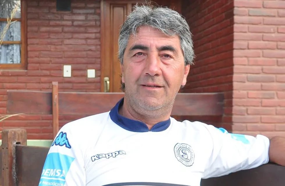 Carlos Castro, ex directivo de Independiente Rivadavia que quiere volver al ruedo y hacerse cargo del club desde la máxima función.