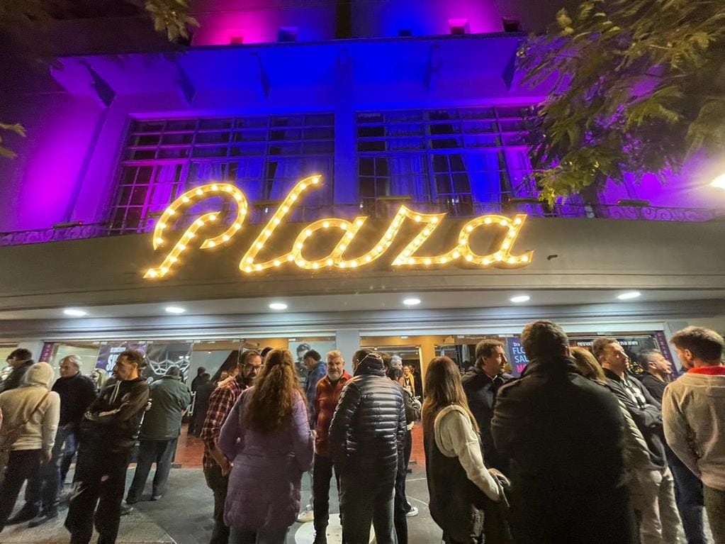 Ciro y los Persas se presentaron en el Teatro Plaza de Godoy Cruz junto a la sinfónica este miércoles 7 de junio por la noche.
