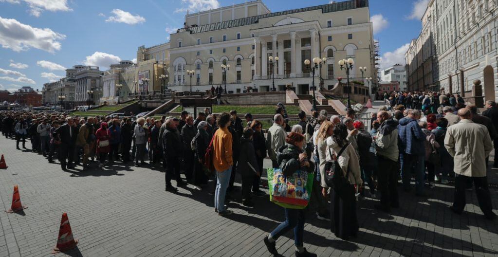 Moscú: Miles de rusos despidieron a Gorbachov en su funeral (AP)