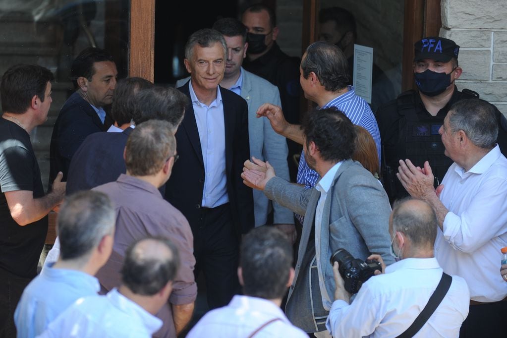 El ex presidente Mauricio Macri se presentó a declarar en el juzgado federal de Dolores por la causa de espionaje a los familiares de los tripulantes del Ara San Juan
Foto Clarín