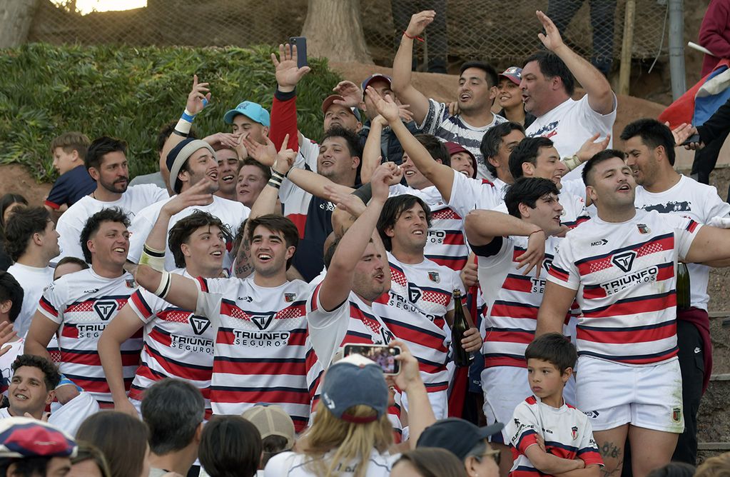 Marista Rugby Club volvió a gritar campeón en el Torneo Regional del Oeste. En esta oportunidad, superó de manera contundente a Liceo por 70-14. Foto: Orlando Pelichotti
