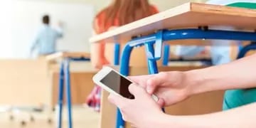 Un informe de la UNESCO recomienda prohibir el uso de celulares en las escuelas
