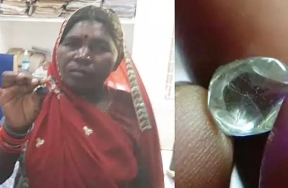 Una mujer pobre encontró un diamante de 4 quilates mientras juntaba leña en un bosque de la India.