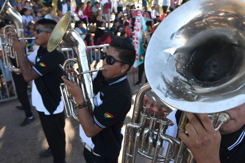 
    La Bandas acompañan a cada Caporal poniendo el ritmo. Foto: Claudio Gutiérrez / Los Andes
   