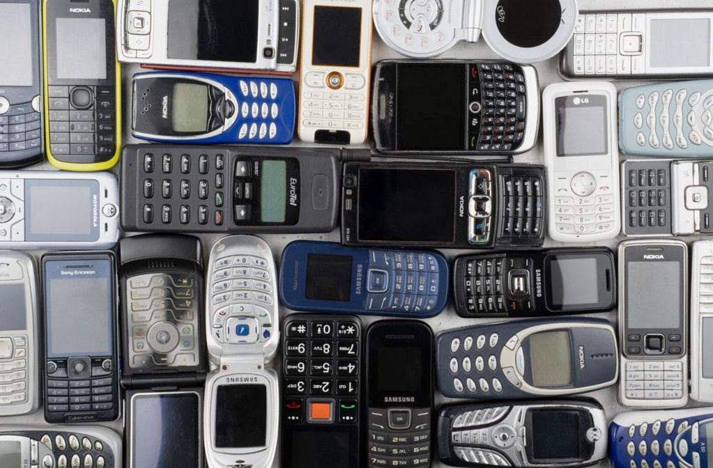 Los "teléfonos tontos" son los celulares que fueron furor a fines del siglo pasado y los primeros años del siglo XXI.
