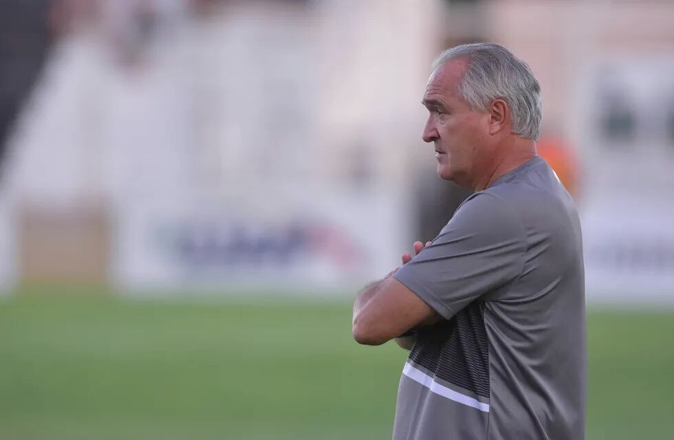 José María Bianco “Se fueron demasiados jugadores;  se hacía difícil continuar como DT”