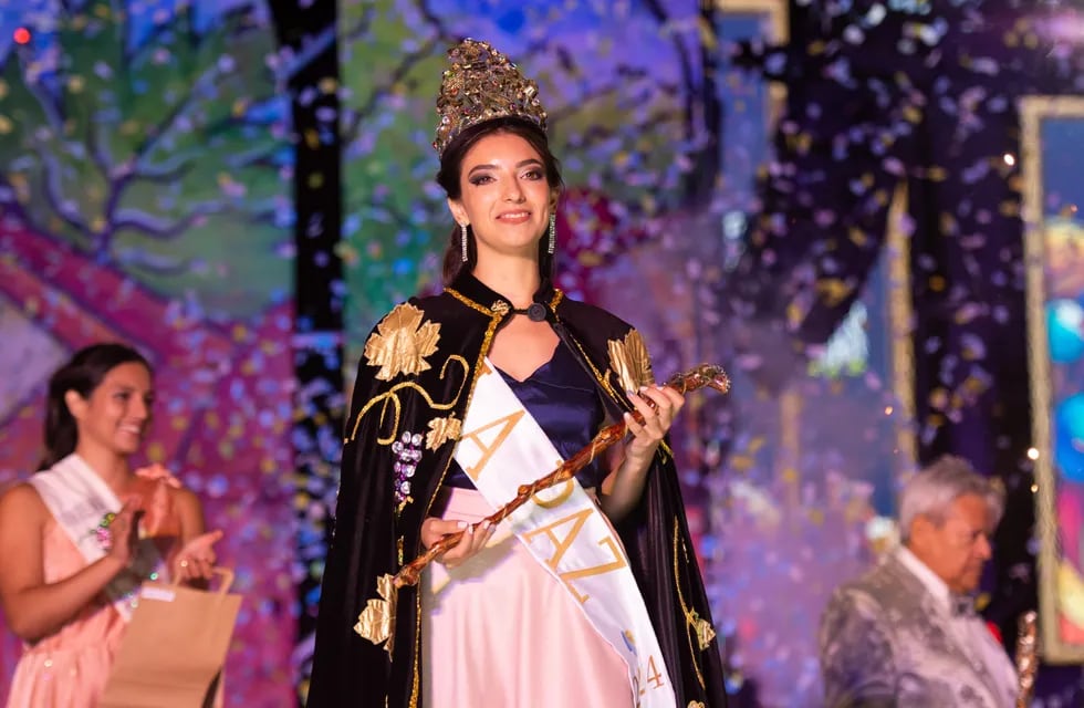 Vendimia 2024: La Paz coronó a Virginia Beneite como su Reina. Foto: Prensa La Paz