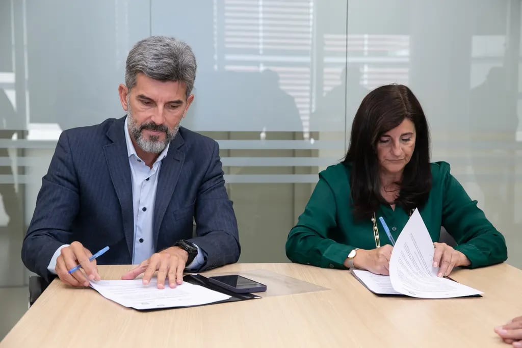 El intendente Ulpiano Suarez firmó un convenio con EMETUR para agilizar los trámites turísticos en la Ciudad
