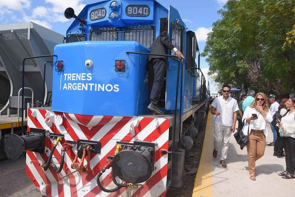 No se sabe dónde subió Alberto Fernández al tren que llegó a Palmira. - Foto: Claudio Gutiérrez / Los Andes