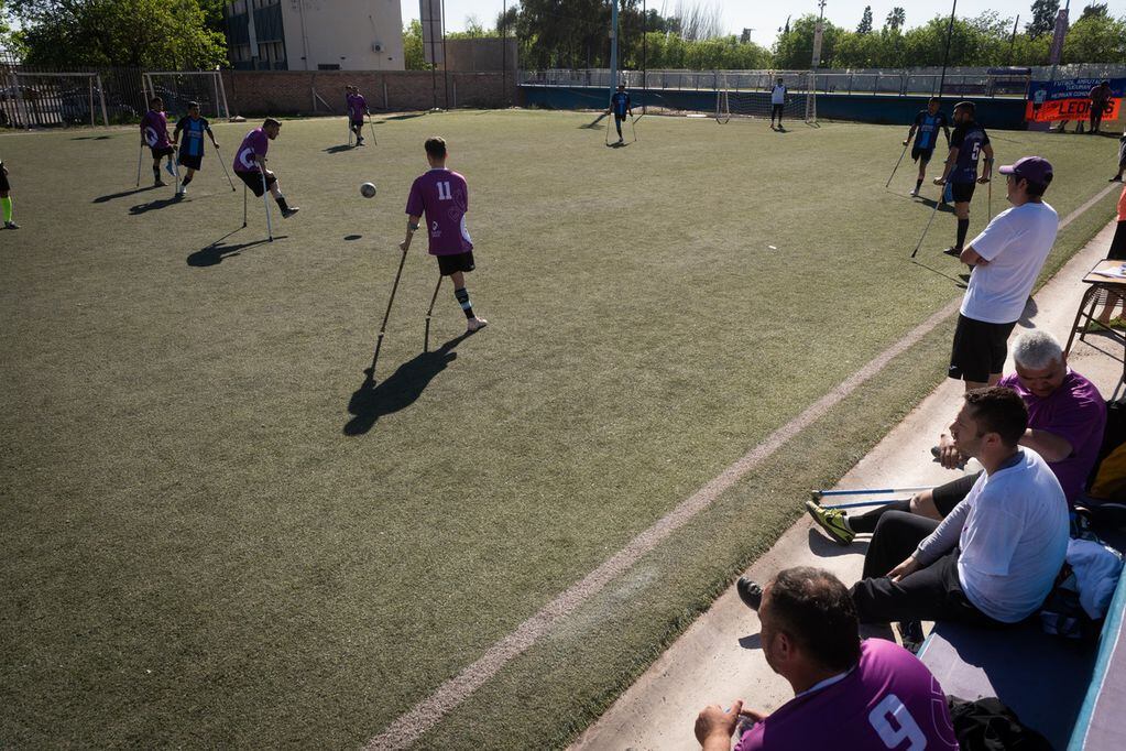 Liga Nacional de Fútbol de Amputados.

En el polideportivo del Barrio de la Gloria se disputó la tercera fecha entre Los Cóndores de Mendoza y Los Leones de Tucuman. 
