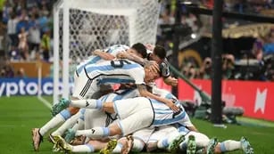Festejo de Argentina tras el último penal de la final en Qatar 2022, que los consagró campeón.