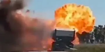 Camión explotó en plena ruta en Buenos Aires