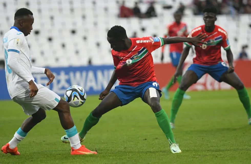 Gambia y Honduras se enfrentan en el Mundial Sub 20 en el estadio Malvinas Argentinas / Ignacio Blanco
