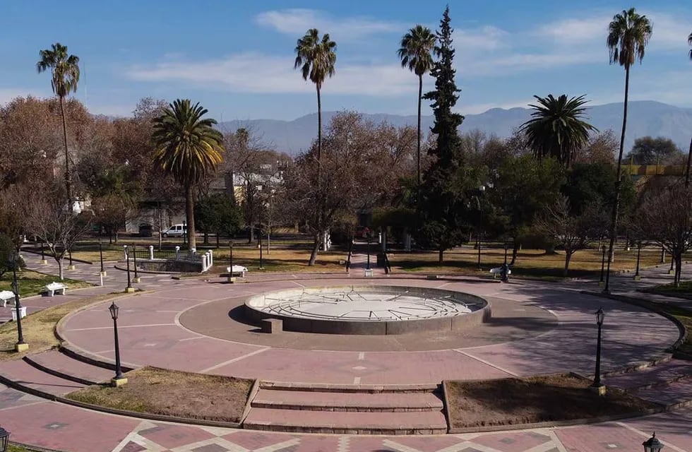 La fuente de la plaza Pedro del Castillo en el Área Fundacional será puesta en valor. Foto: Claudio Gutiérrez / Los Andes
