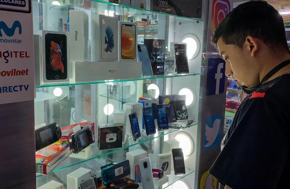 El Banco Nación lanzó una promoción para comprar celulares durante dos días. / archivo