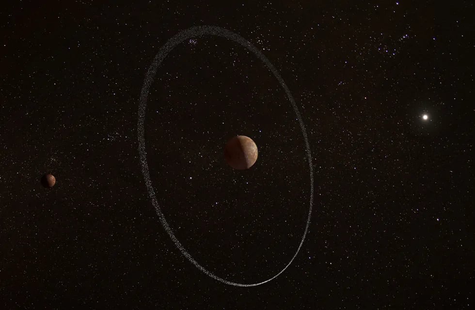 Visión artística del objeto transneptuniano Quaoar, con su anillo y el pequeño satélite Weywot, a la izquierda. A la derecha se ve el Sol, muy distante. Foto: NASA/JPL.