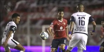 Tras los honores a Diego, Gimnasia se lo ganó 1-0 a Independiente en la última del partido y con una carambola. 