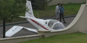El avión liviano hizo un aterrizaje de emergencia en una zona del barrio Palmares Orlando Pelichotti / Los Andes