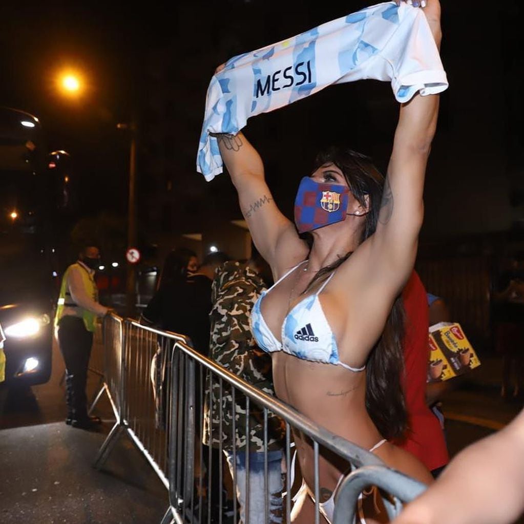 Miss BumBum celebrando el título de la Selección en la Copa América.
