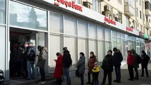 Preocupación en Rusia: devaluación de la moneda y temor por restricciones en bancos