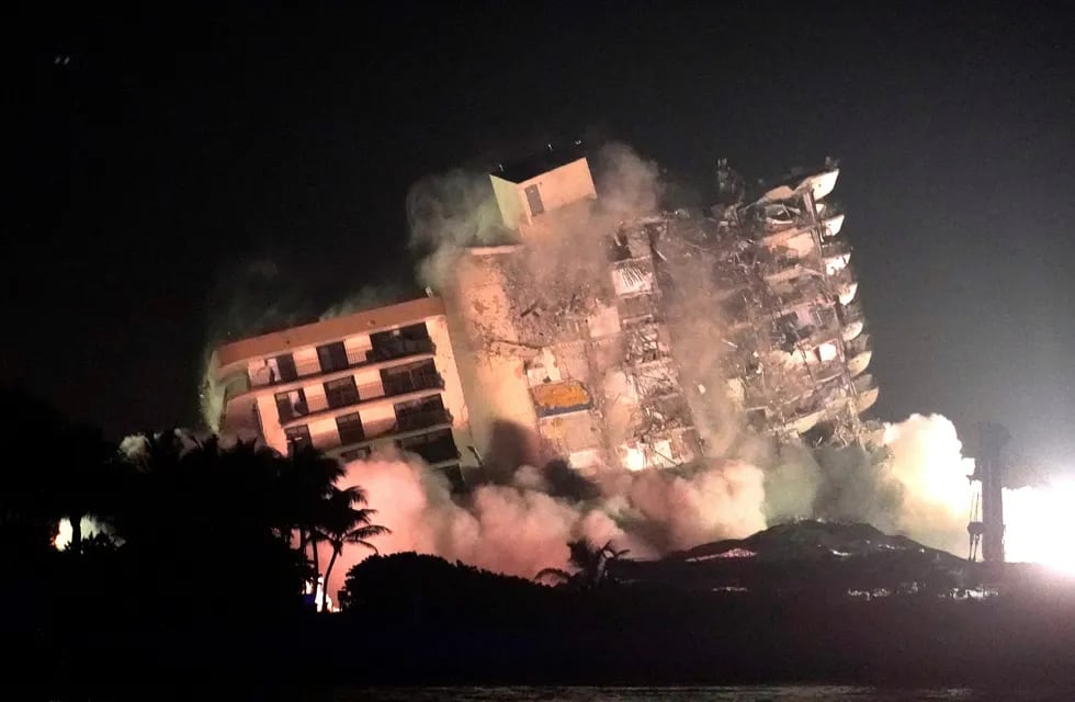 Demolieron lo que quedaba del Champlain Towers en Miami (AP)