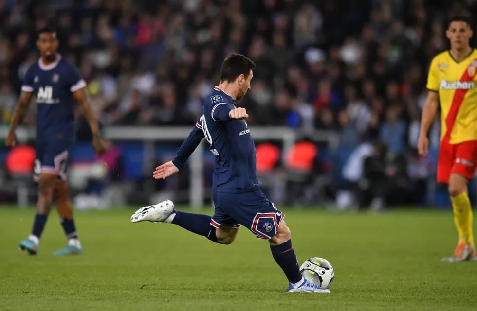 Messi la puso en el ángulo, para delirio de los hinchas parisinos. PSG campeón por 10ma. vez en su historia. / Gentileza.