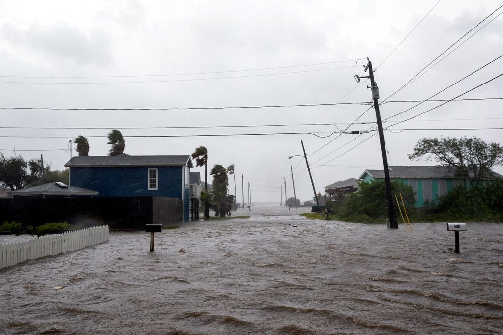 Texas, uno de los estados más castigados por el coronavirus, ahora sufre también las inundaciones que provoca el huracán Hanna. 