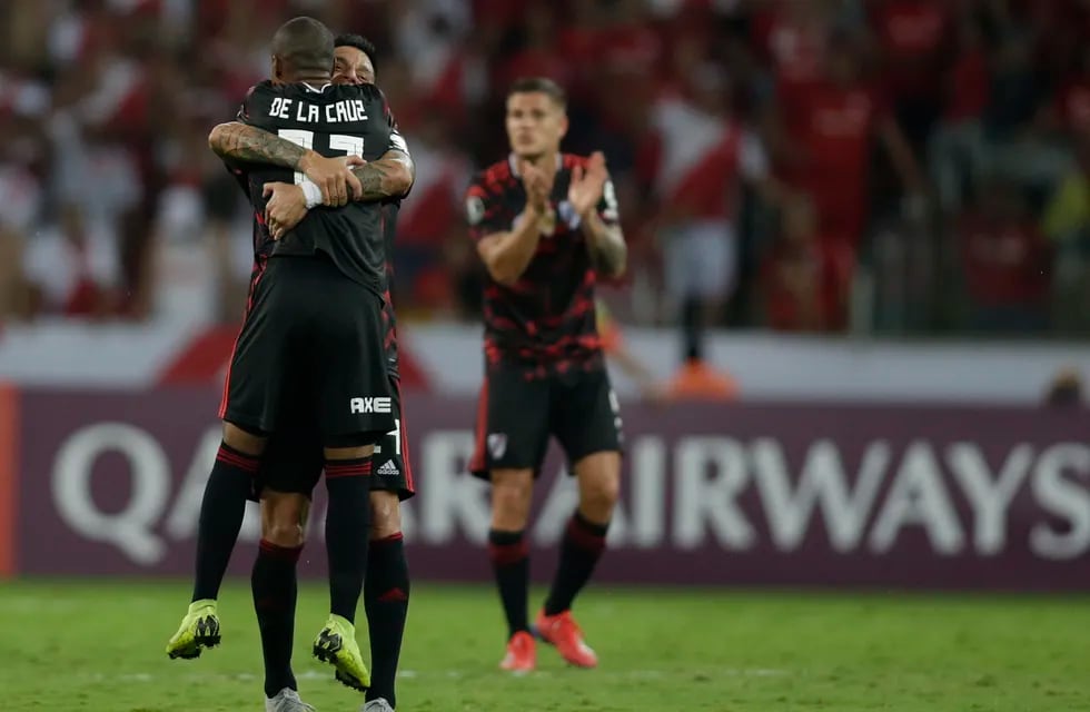 River remontó el partido ante el Inter de Porto Alegre, pero sigue complicado en la Copa 