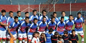 Desde las 16, Andes Talleres Sport Club visitará al Club Sportivo Árbol Verde de San Juan por el juego revancha de una de las semifinales en busca del ascenso al Federal B. La historia está igualada. En caso de empate, se define por penales.  