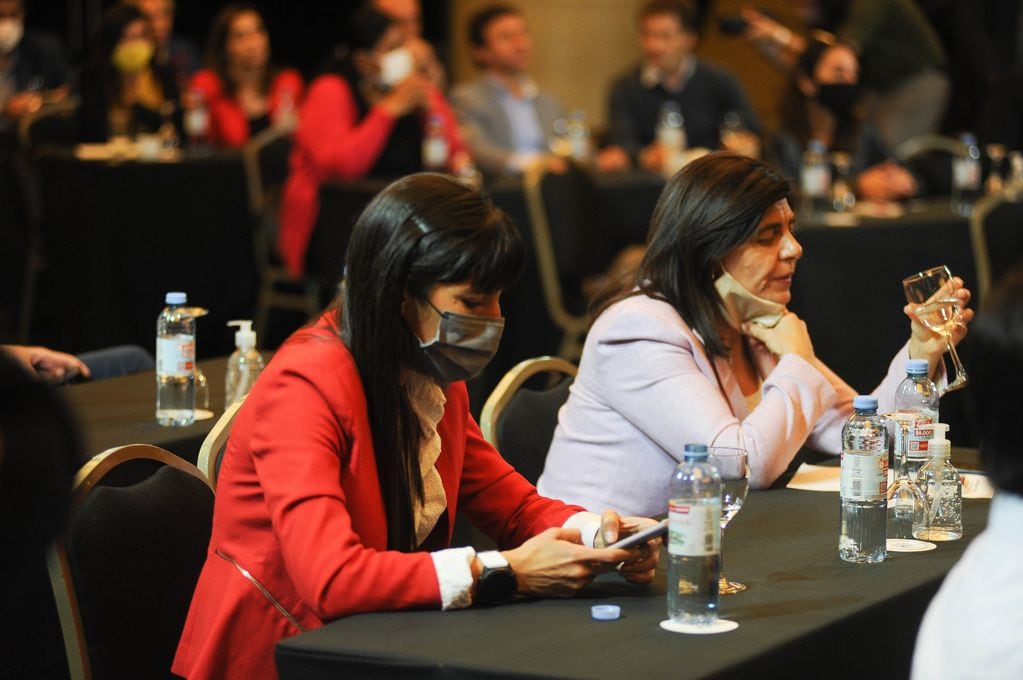 Las mendocinas Pamela Verasay y la candidata Mariana Juri participaron de la reunión de Juntos por el Cambio. Foto: Federico Lopez Claro