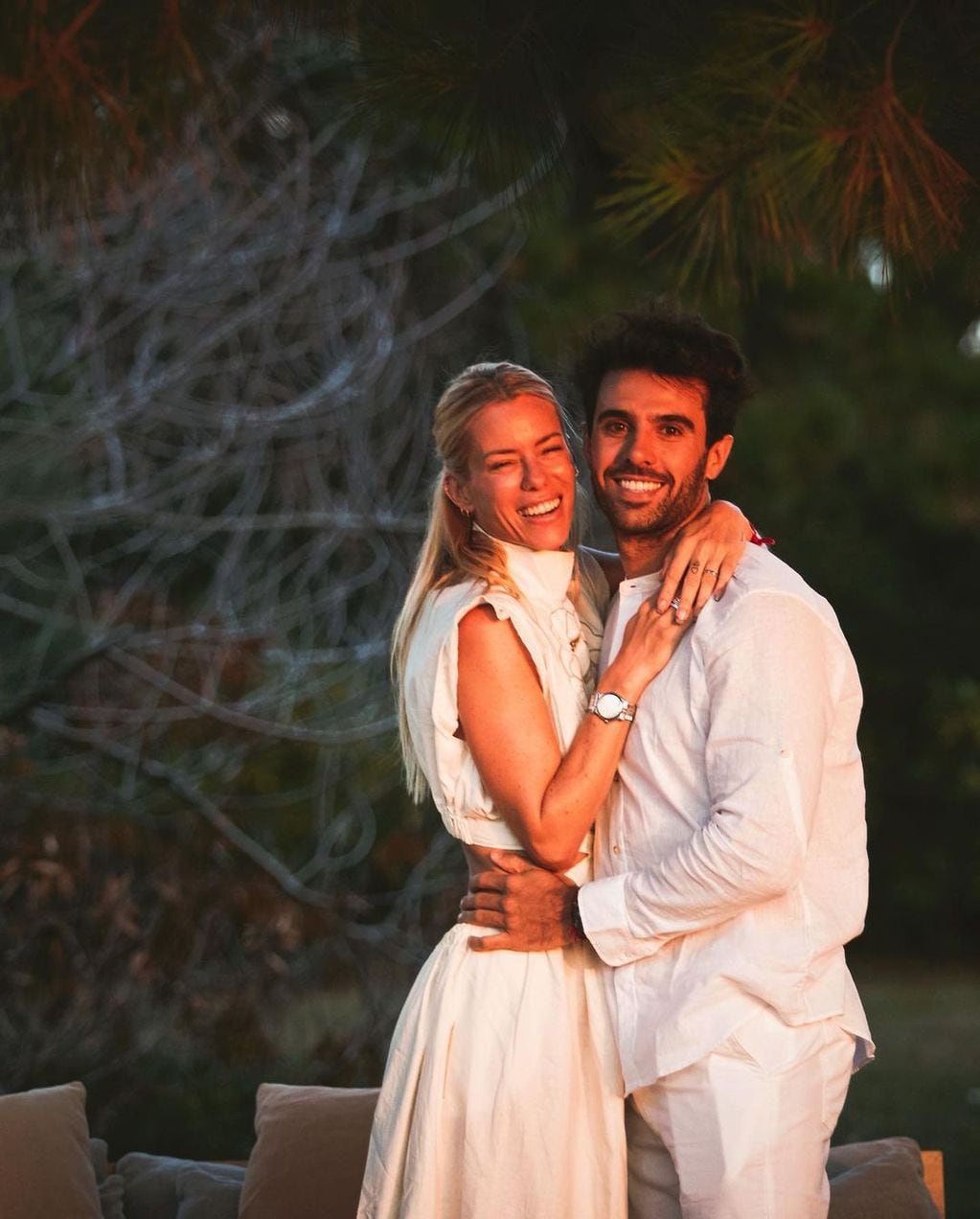 La modelo y su pareja, Manu Urcera se comprometieron en una fiesta sorpresa preciosa