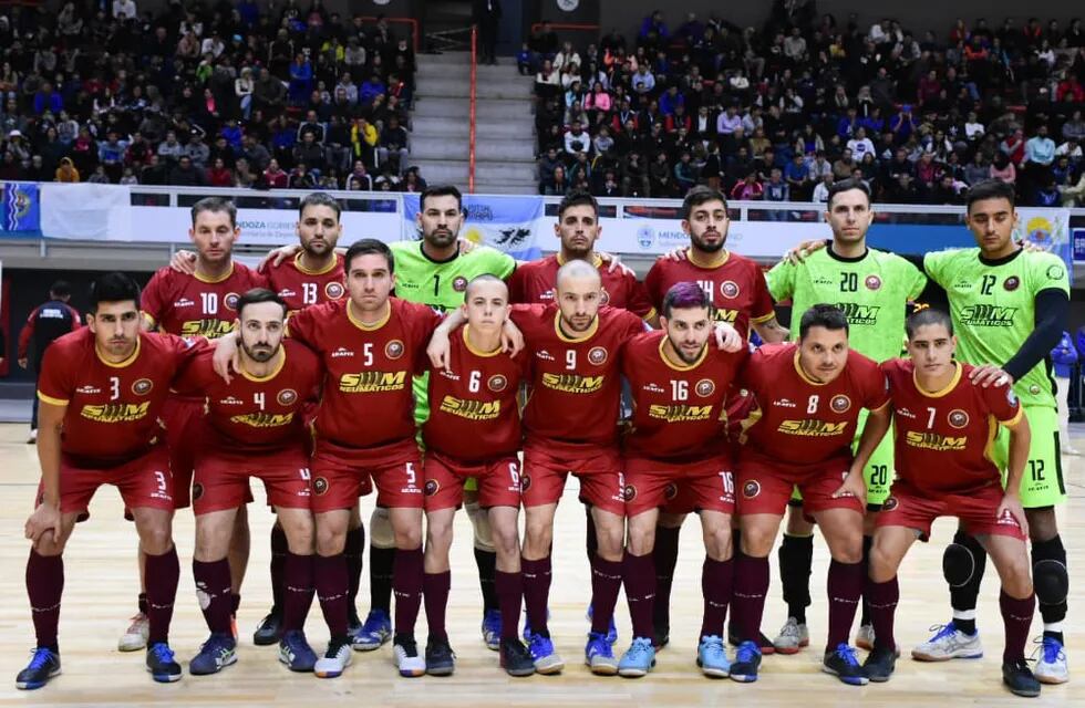 El equipo Seleccionado de Futsal de Mendoza, dirigido por Gustavo Gallardo hizo historia y por sexta vez consecutiva es cameón argentino. Foto: Mariana Villa / Los Andes